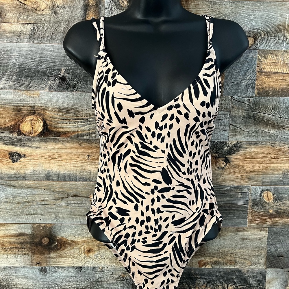 Shade & Shore Animal 🐆 Print One Piece Bathing Suit Like New Condition